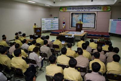 앞으로 나와 말씀하고 계신 부시장님과 자리에 앉아 듣고 계신 관련인사들1