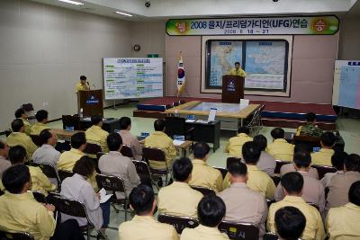 앞으로 나와 말씀하고 계신 부시장님과 자리에 앉아 듣고 계신 관련인사들2