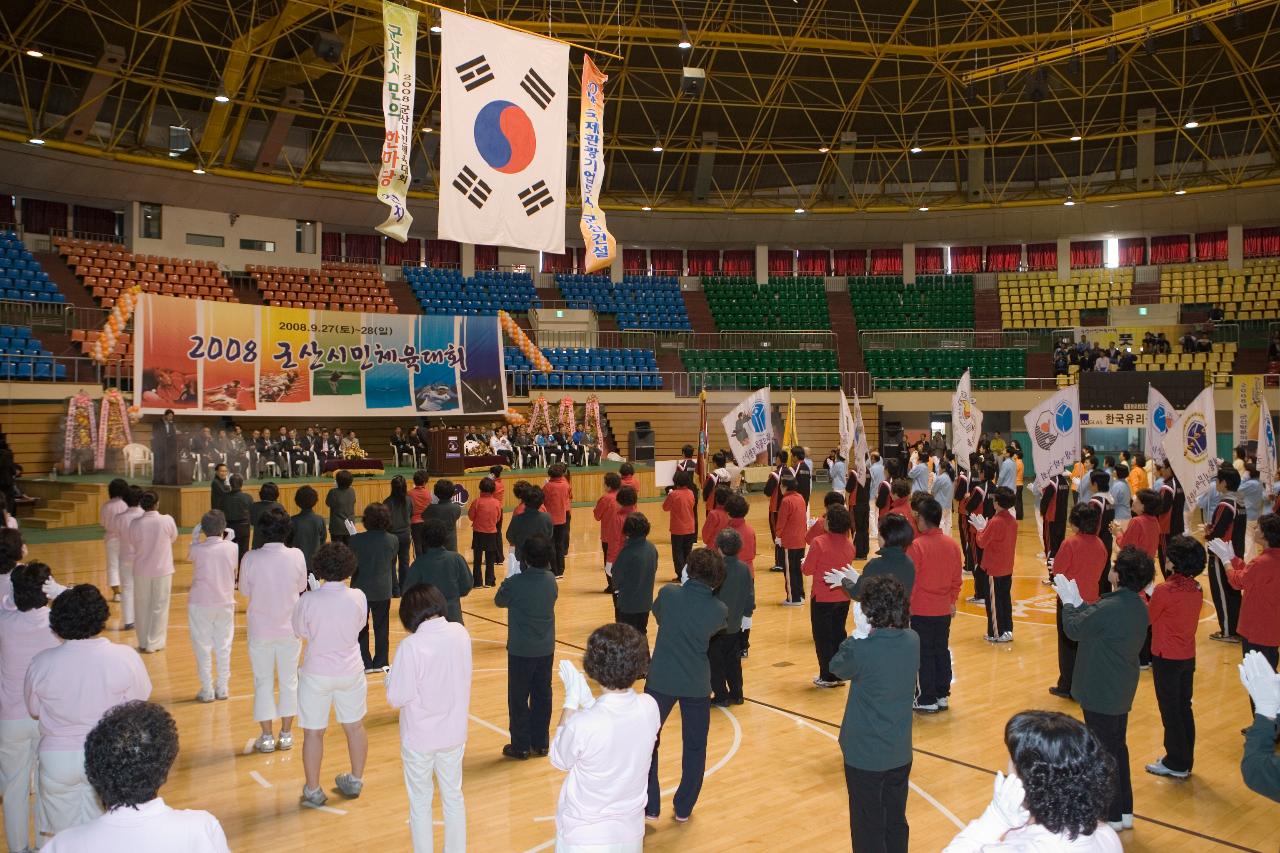 줄지어 서 있는 시민들2