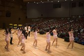 무대 위 춤을추고 있는 사람들3사진(00006)