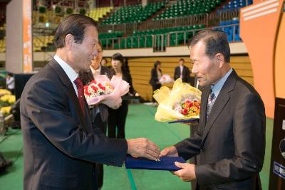 상장을 수여하고 계신 시장님2