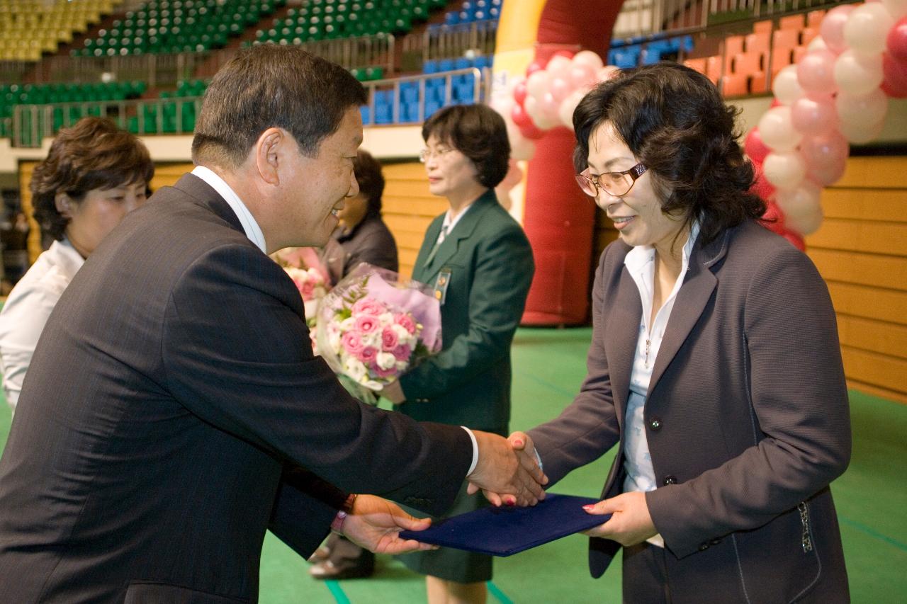 상을 수여하고 계신 부시장님2