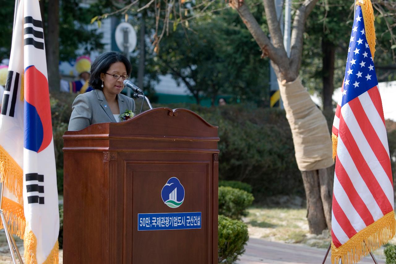 앞에서 말씀하고 계신 관련인사3