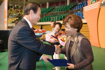 상장을 수여하고 계신 시장님6