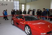 자동차 EXPO에 방문해 전시된 자동차를 보고 있는 시장님과 관련인사들사진(00007)