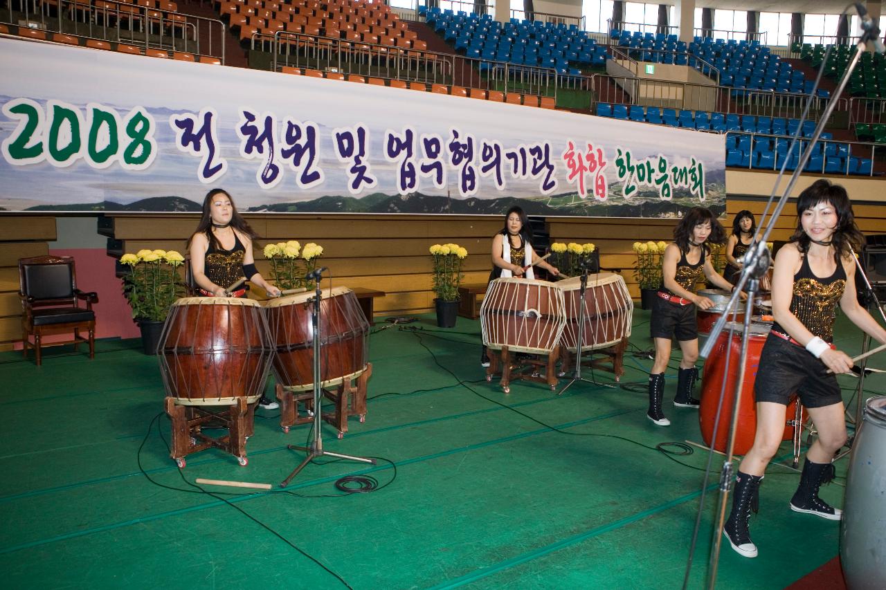 청원 한마음 축제 난타 축하공연을 하고있는 공연팀의 모습21