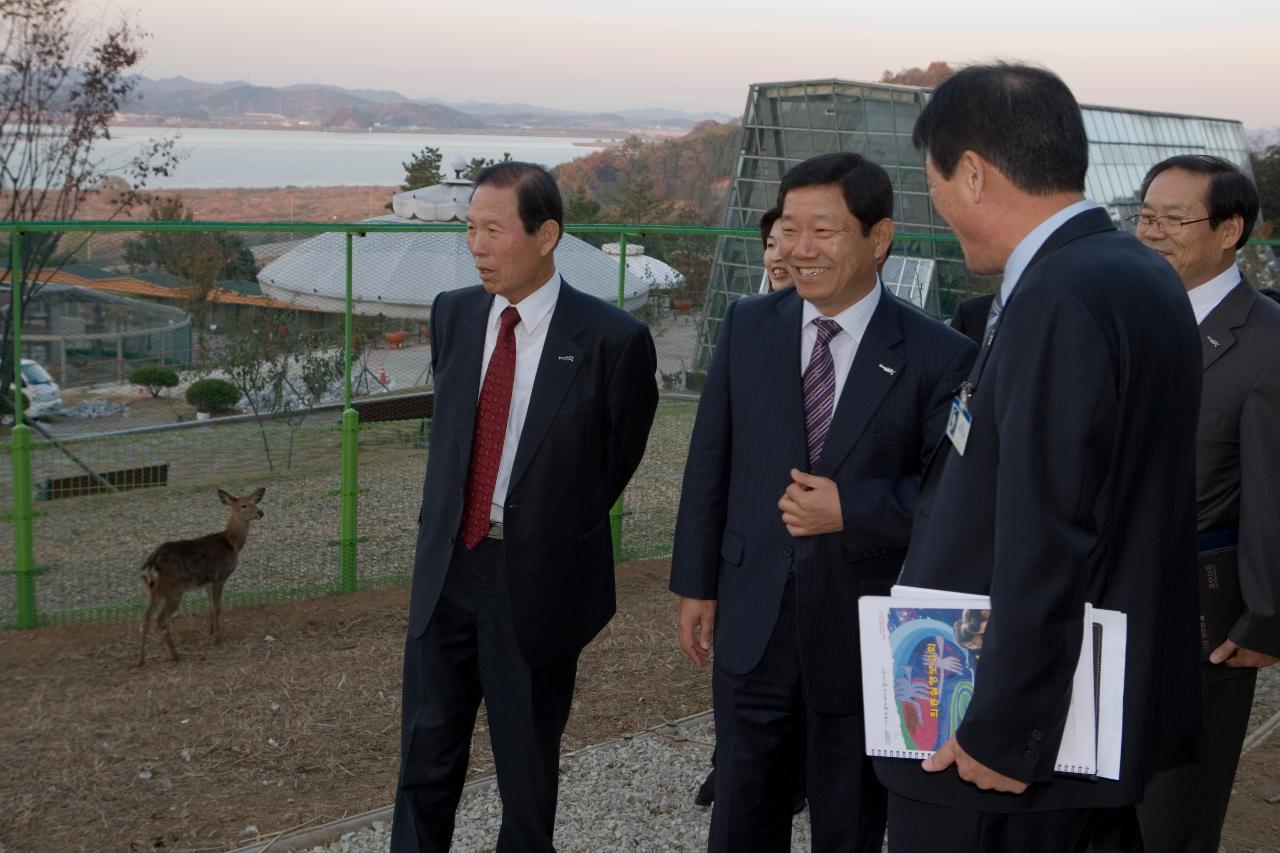 철새축제 현장을 돌아다니시며 관계자들과 이야기 하시는 문동신 시장님2