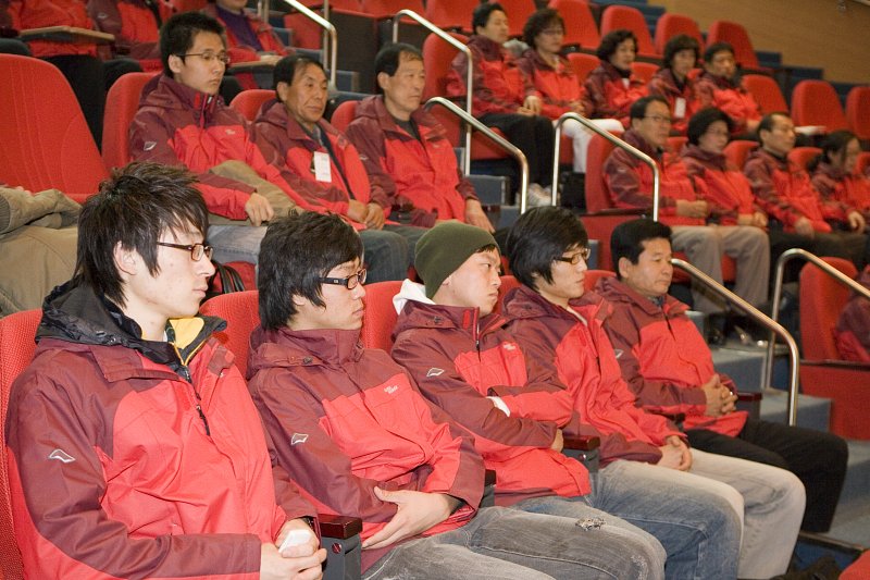 빨간 단체복을 입은 철새자원봉사자들2