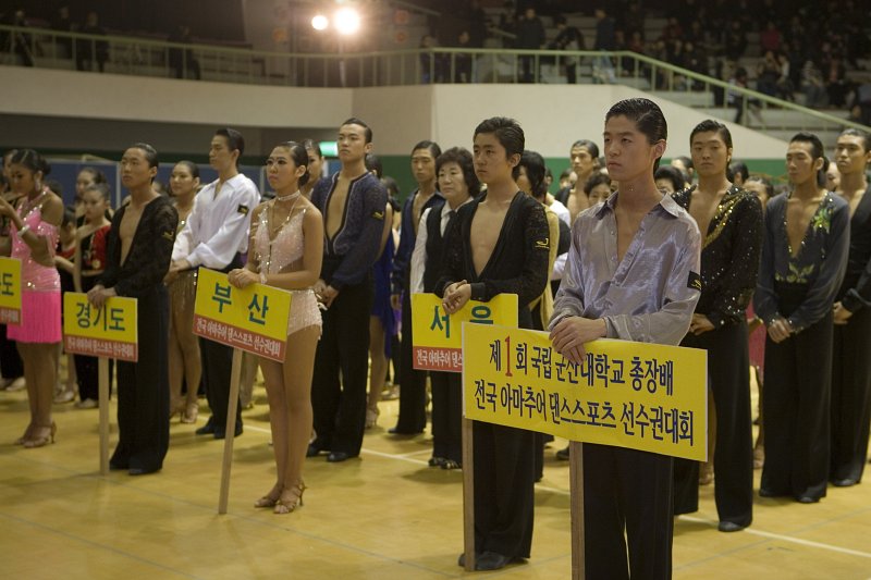 전국 각지에서 온 스포츠댄스 경연대회 참가자들
