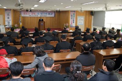 앞에서 말씀하고 계신 시장님과 자리에 앉아 듣고 계신 사람들4