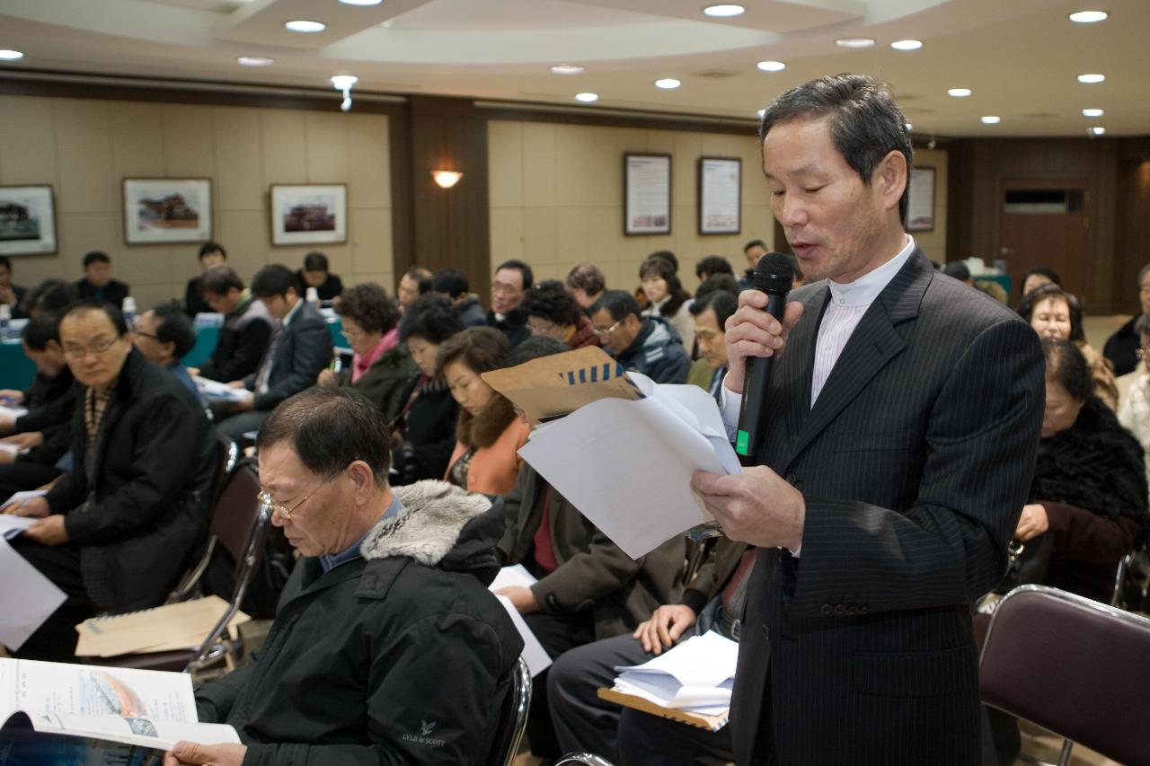 업무보고를 하는 자치위원2