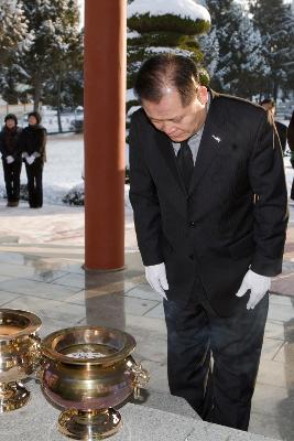 군경묘지 참배