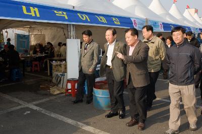 해산물 구경에 나오신 시장님3