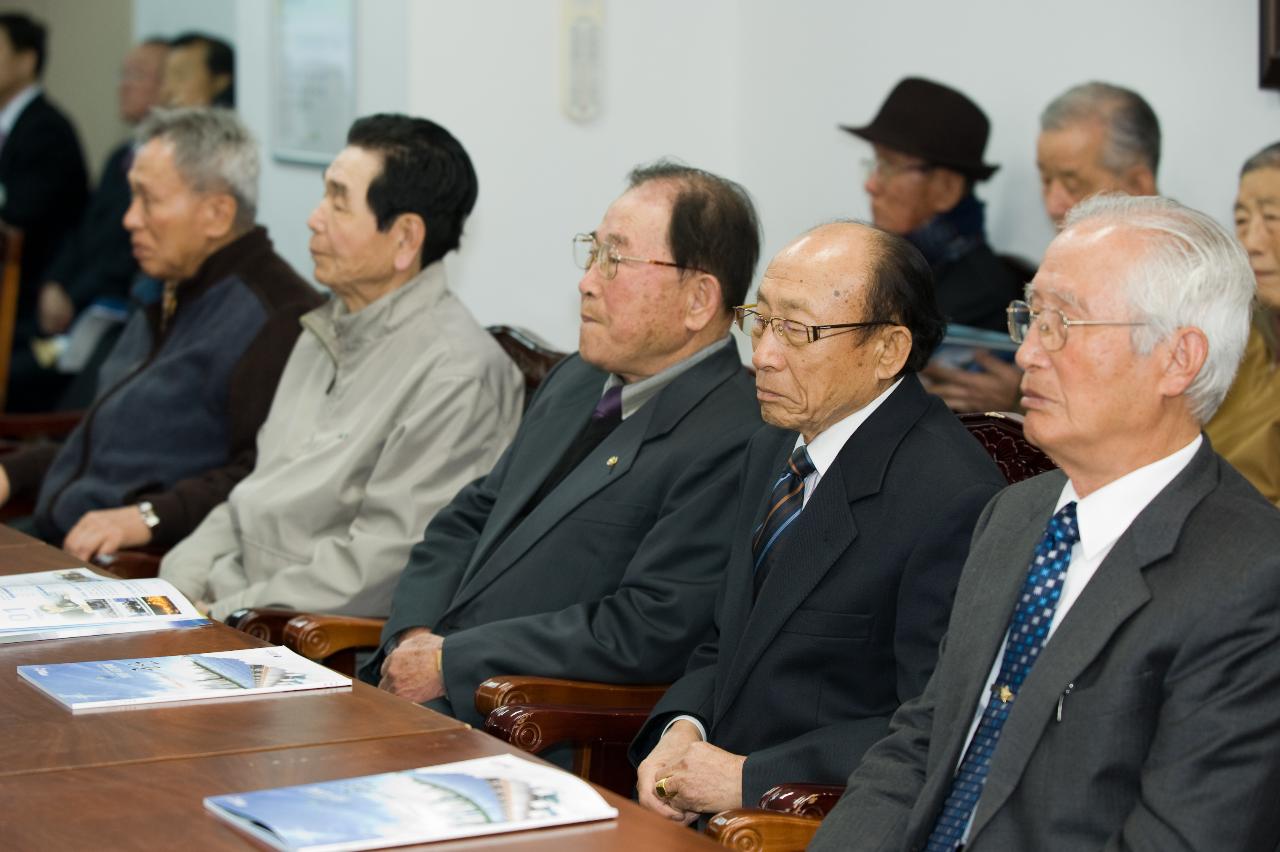 시정 설명회에 참여하신 의원님들2