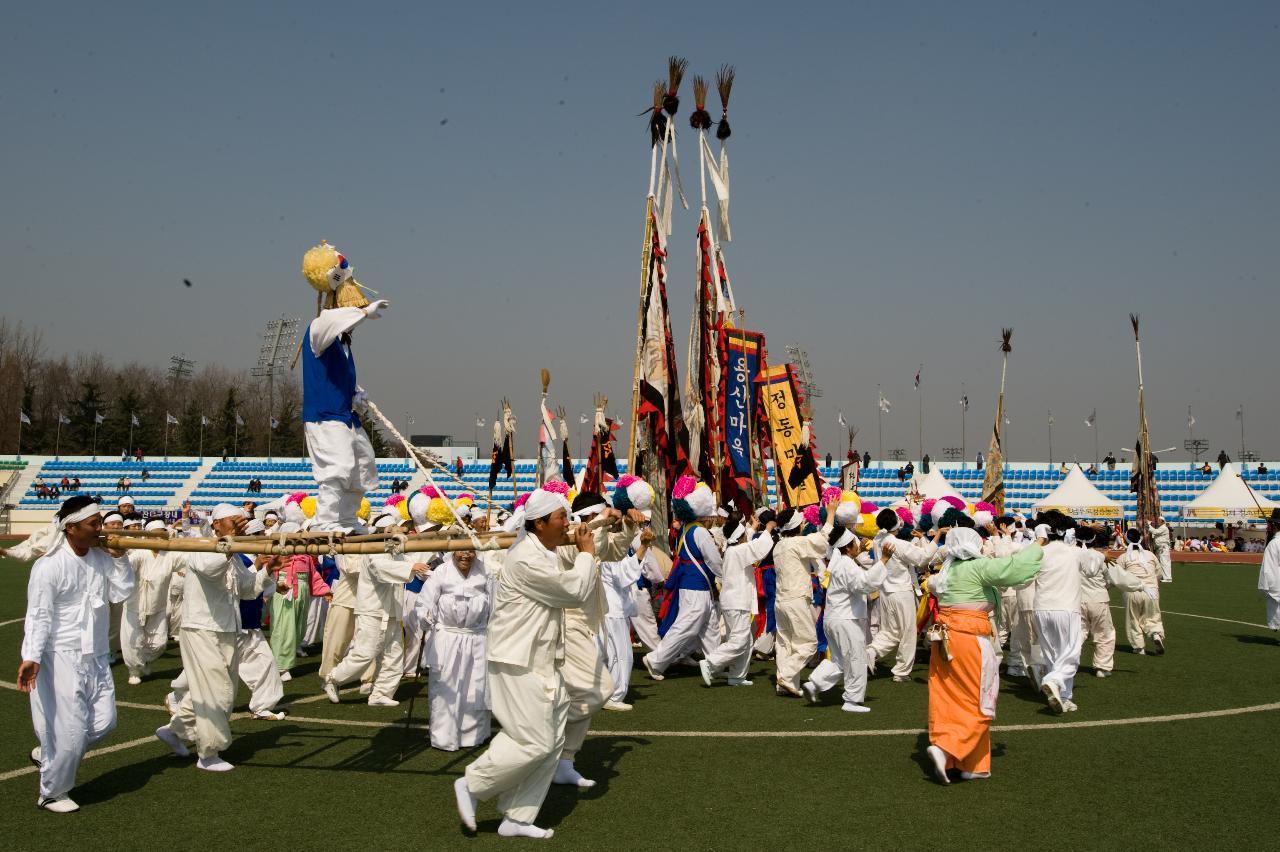 민속예술축제 중인 모습2