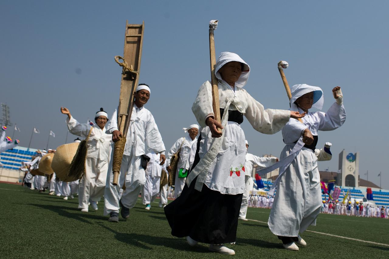 민속예술축제 중인 모습2