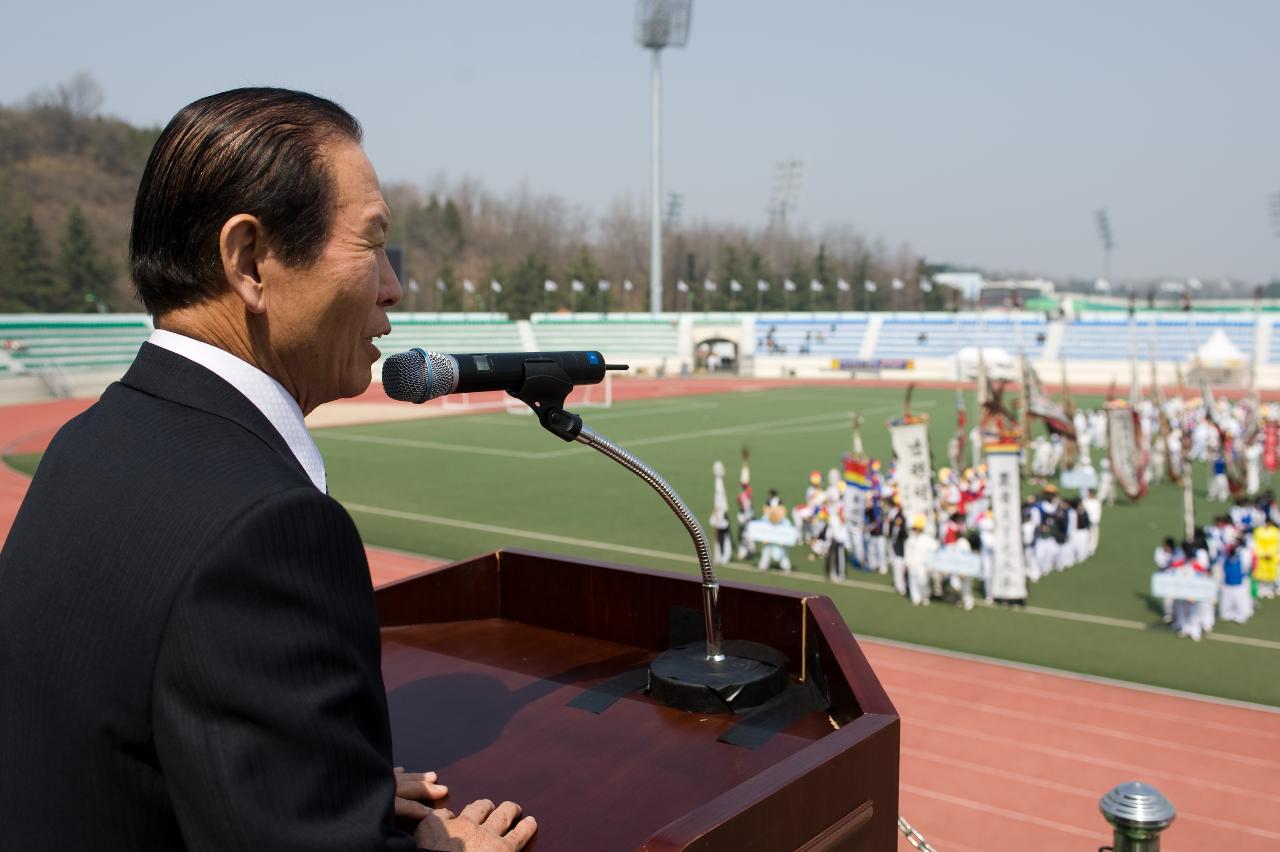 말씀 중이신 시장님