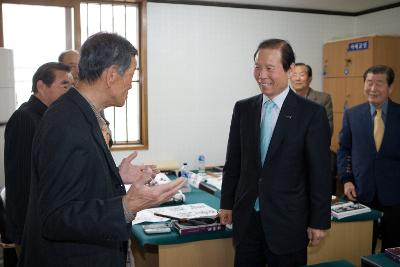 시장님과 대화를 나누고 계신 의원님2