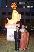 등 앞에서 스님과 의원님들의 기념사진촬영2사진(00008)