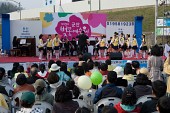 벚꽃예술제 축하 공연 중인 모습2사진(00002)