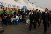 시장님과 벚꽃축제에 오신 주민들사진(00002)