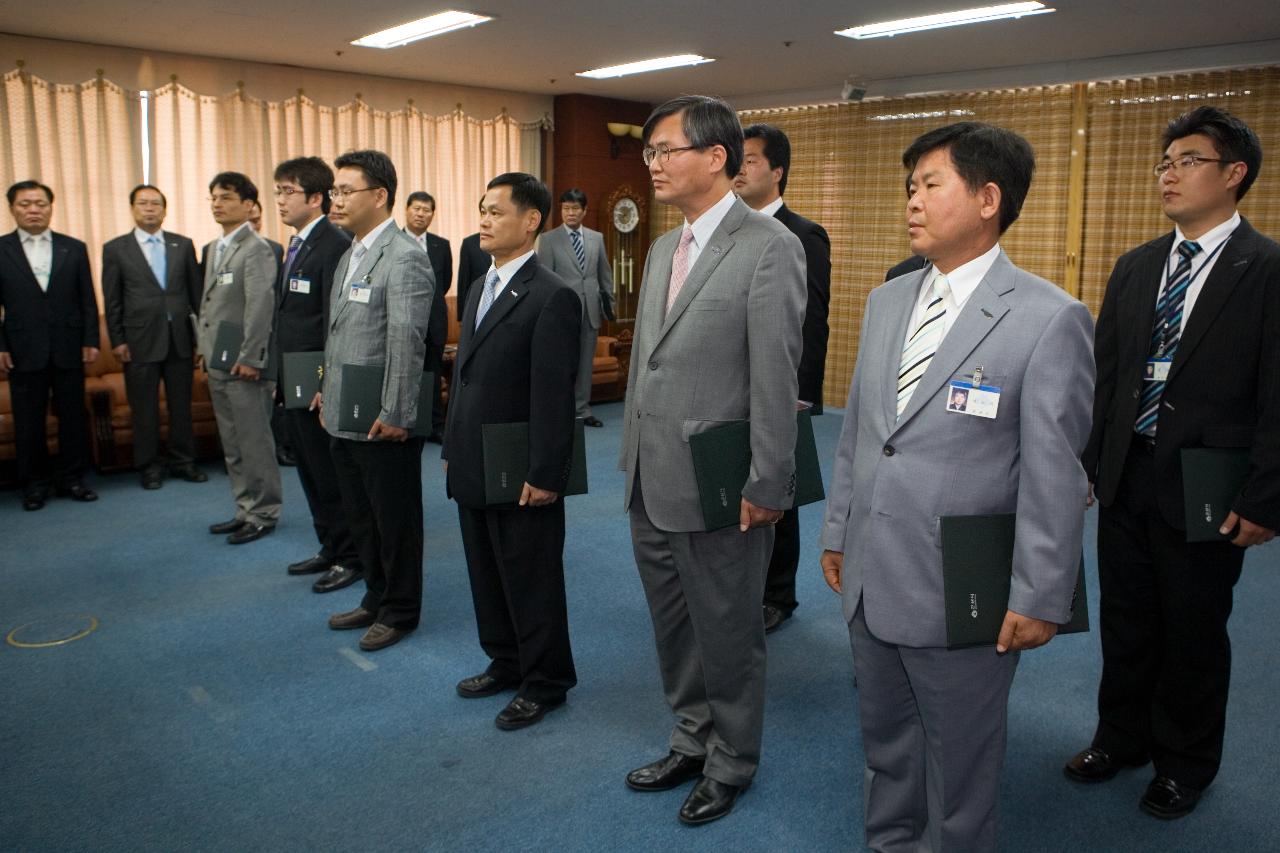 사령장교부식 중인 모습1