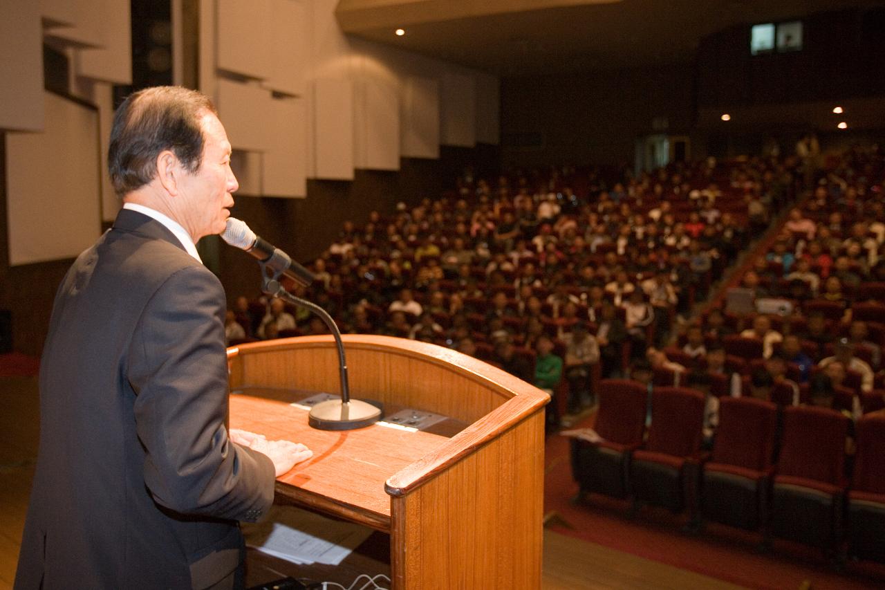 연설 중이신 시장님의 모습