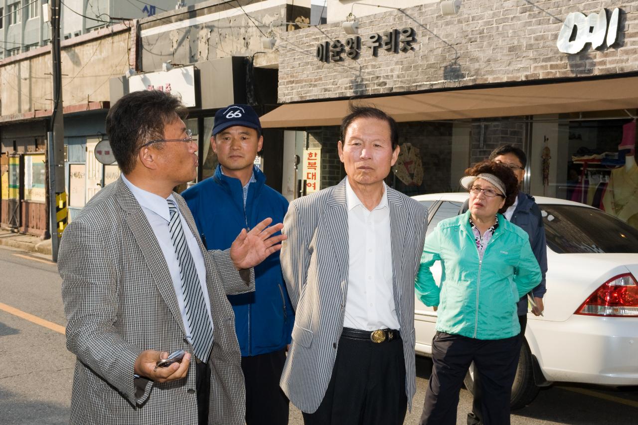 시장님과 대화 중이신 의원님