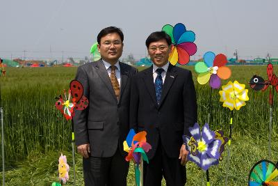 보리축제 참석기념 사진촬영하시는 의원님들