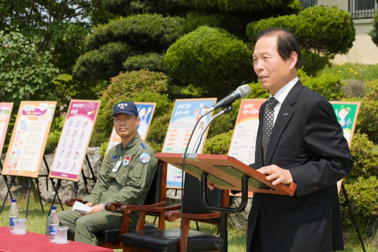 연설 중이신 시장님의 모습2