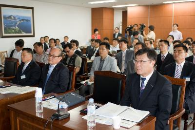 공청회에 참석하신 위원님들