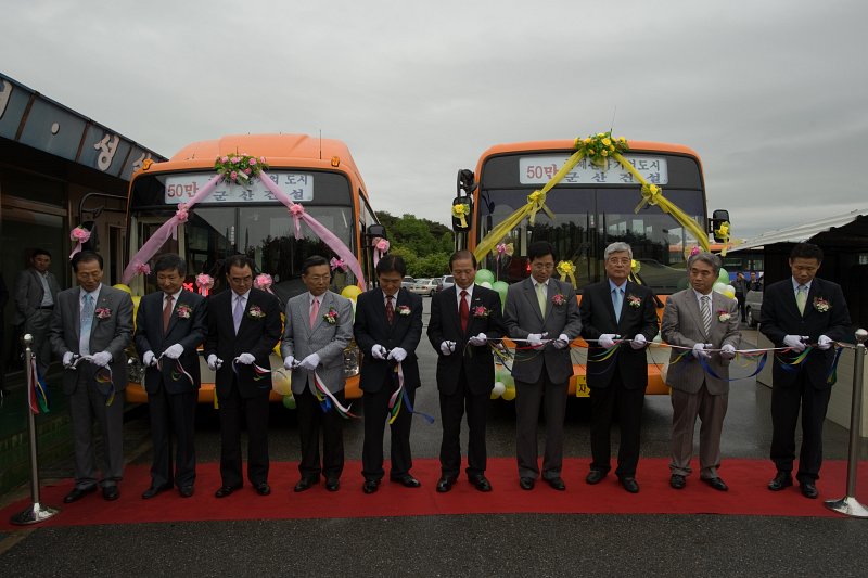 천연가스 시내버스 보급행사기념 테이프 커팅식 중인 모습2