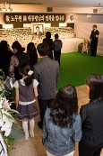 노무현 전 대통령을 추모하기 위해 모인 많은 사람들3사진(00069)