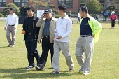 걷는 중인 임원들의 모습8사진(00169)