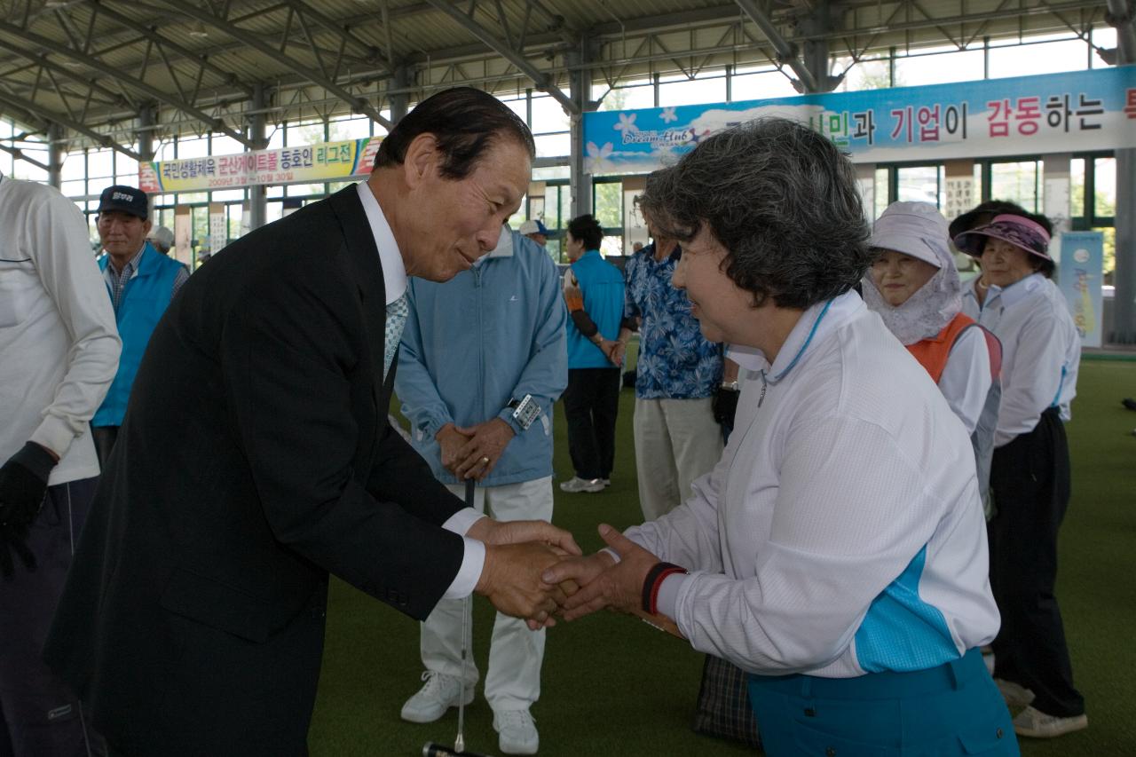 의원님과 악수를 나누는 시장님2