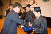 졸업장을 받는 학생들의 모습6사진(00010)
