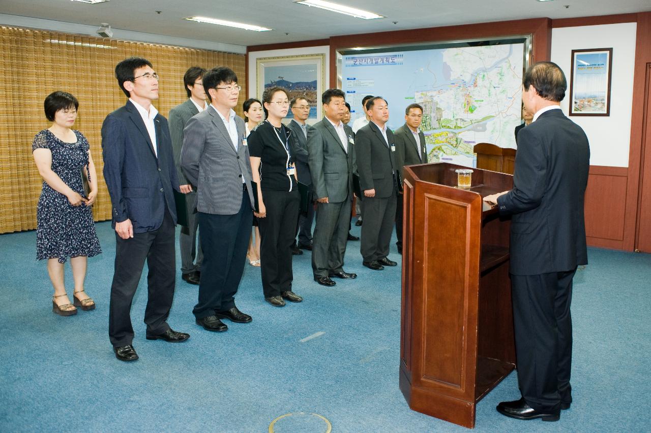 사령장교부식 중인 모습1