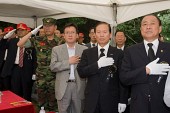 국민의례 중이신 의원님들의 모습2사진(00006)