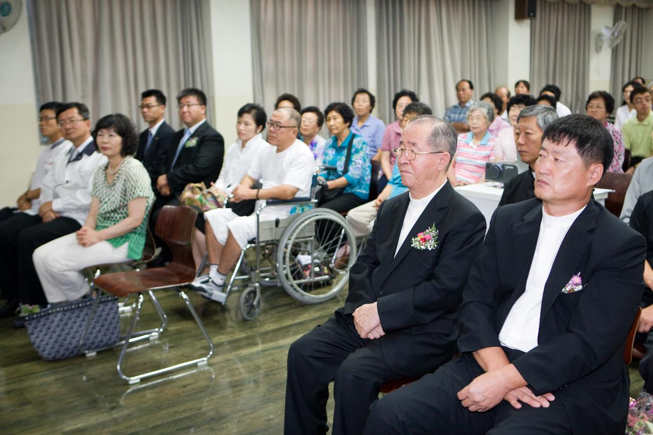 장애인종합복지관 관장 이취임식에 참석하신 의원님들의 모습