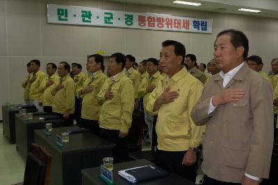 국민의례 중인 의원님들의 모습