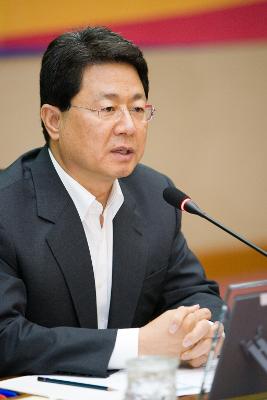 말씀 중이신 의원님의 모습1