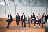 자리에 앉아 구경하시는 의원님들의 모습사진(00030)