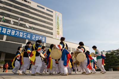 학습동아리 경연대회 참가출정식기념 사물놀이 중인 모습3