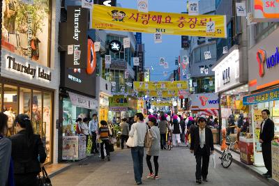 축제중인 충장로 거리의 모습