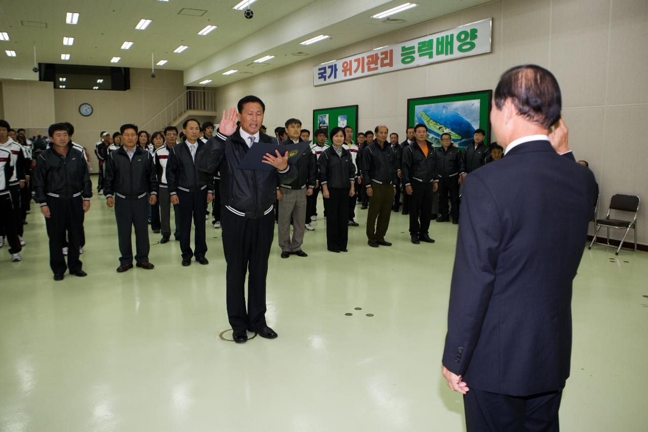 선서를 하시는 시장님과 선수단장님과 선수들