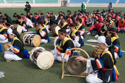 정신장애인 체육대회 중 사물놀이 중인 모습2