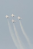 연기를 내뿜으로 에어쇼를 선보이는 항공기들의 모습8사진(00255)