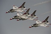 연기를 내뿜으로 에어쇼를 선보이는 항공기들의 모습17사진(00288)
