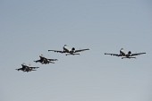 상공을 휘젓는 4대의 항공기2사진(00061)