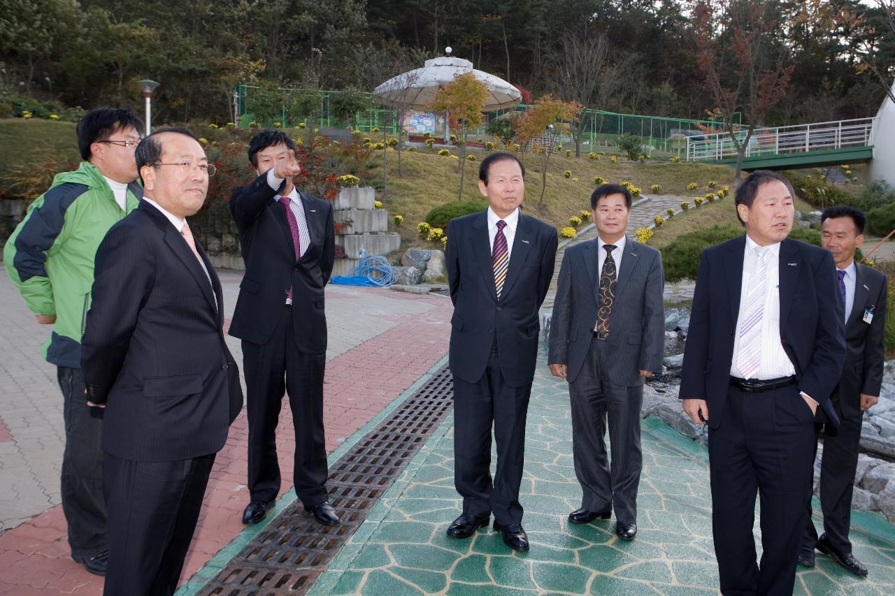 의원님들과 현장방문을 하신 시장님1